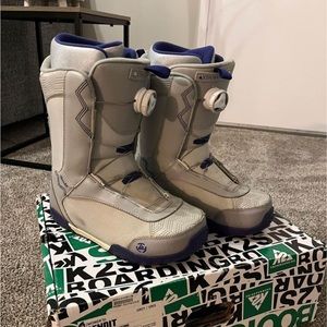 Women’s K2 Sendit Snowboard Boots with Boa lacing size 8